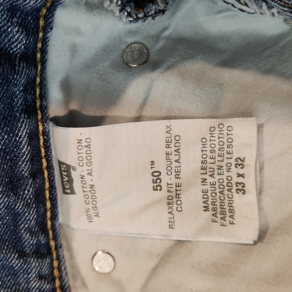 Levi's 550 relaxed fit jeans in great condition! 33×32 - Picture 6 of 6